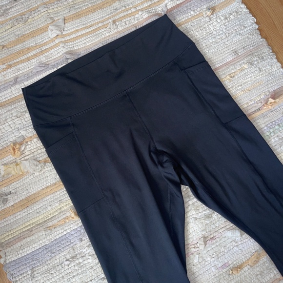 EUC Yogalicious Black Lux Tribeca Crop Tight / Leggings Size 2X - Picture 6 of 9